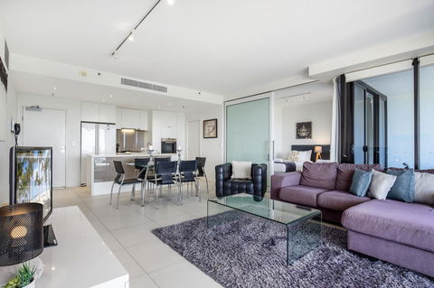 Ultra Broadbeach - Accommodation QLD 44