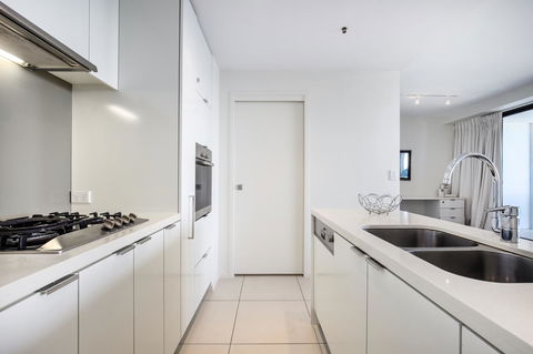 Ultra Broadbeach - Accommodation QLD 35