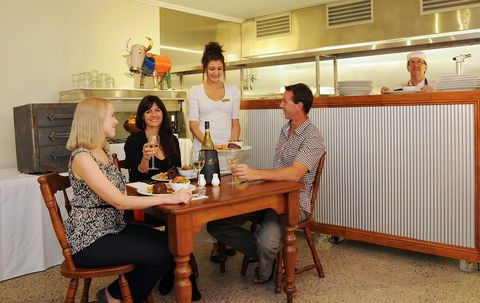 Cairns Queenslander Hotel & Apartments - Accommodation QLD 11