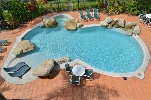 Cairns Queenslander Hotel & Apartments - Accommodation QLD 4