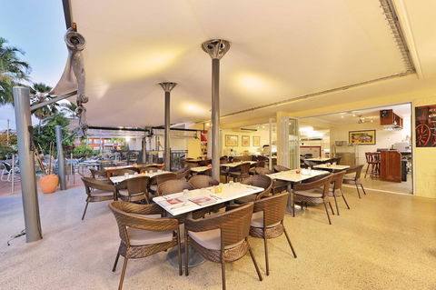 Cairns Queenslander Hotel & Apartments - Accommodation QLD 3