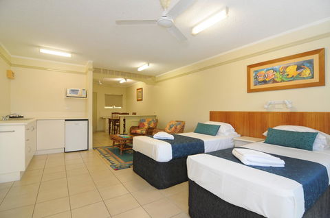 Cairns Queenslander Hotel & Apartments - Accommodation QLD 8
