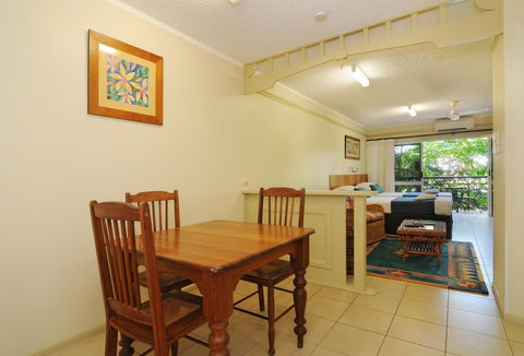 Cairns Queenslander Hotel & Apartments - Accommodation QLD 21