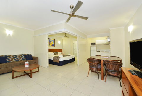 Cairns Queenslander Hotel & Apartments - Accommodation QLD 9