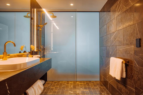 Eatons Hill Hotel - Accommodation QLD 20