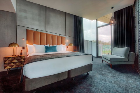 Eatons Hill Hotel - Accommodation QLD 15