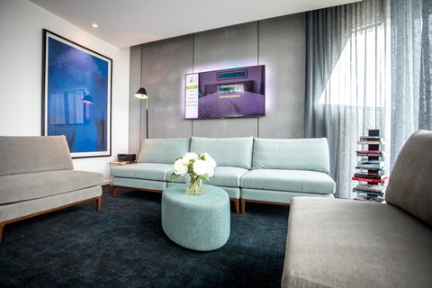 Eatons Hill Hotel - Accommodation QLD 32