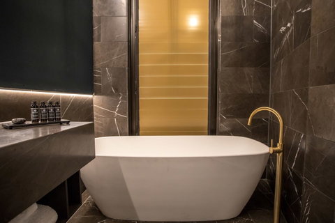 Eatons Hill Hotel - Accommodation QLD 27