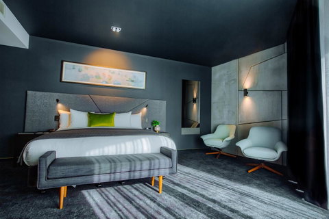 Eatons Hill Hotel - Accommodation QLD 19