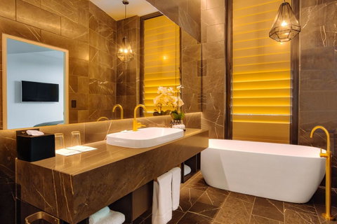Eatons Hill Hotel - Accommodation QLD 14