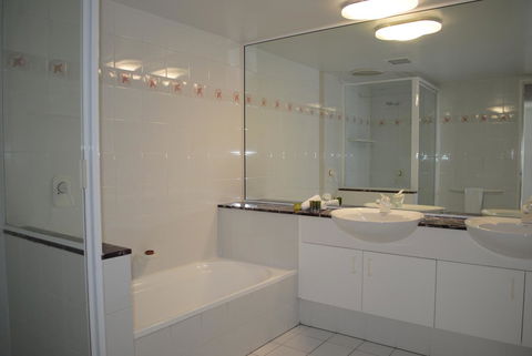 BeachView Apartments At Villa Paradiso - Accommodation QLD 5