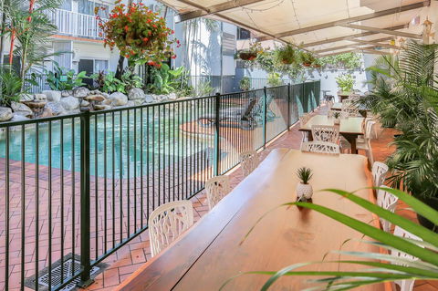 Coral Tree Inn - Accommodation QLD 4