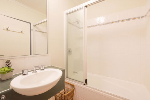 Coral Tree Inn - Accommodation QLD 41