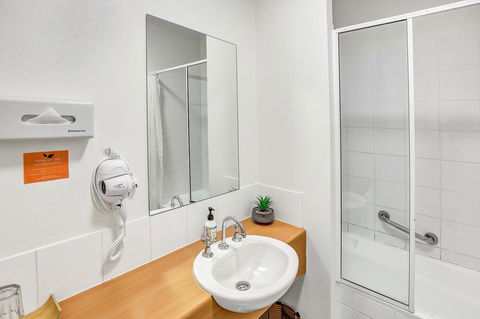 Coral Tree Inn - Accommodation QLD 33