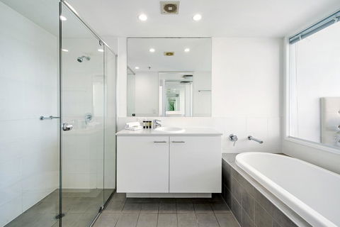 ULTIQA Freshwater Point Resort - Accommodation QLD 4