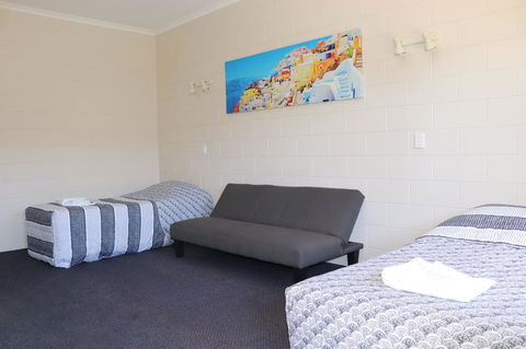 YAL Cairns - A Motel That Makes A Difference - Accommodation QLD 23