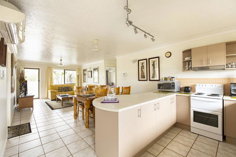 Marcol Place Holiday Apartments - Accommodation QLD 5