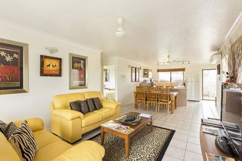 Marcol Place Holiday Apartments - Accommodation QLD 6