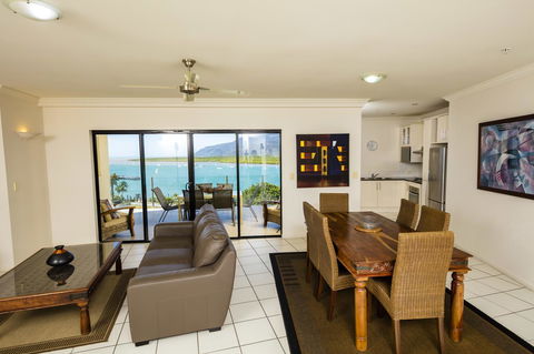 Jack And Newell Holiday Apartments - Accommodation QLD 35