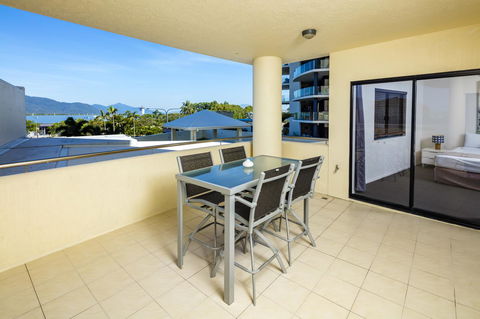 Jack And Newell Holiday Apartments - Accommodation QLD 41