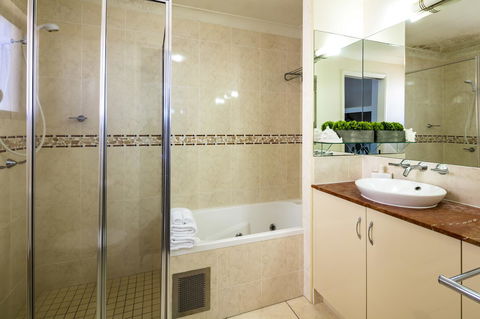 Jack And Newell Holiday Apartments - Accommodation QLD 37
