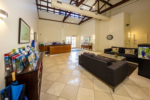 Jack And Newell Holiday Apartments - Accommodation QLD 18