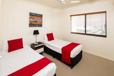 Jack And Newell Holiday Apartments - Accommodation QLD 21
