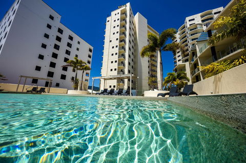 Jack And Newell Holiday Apartments - Accommodation QLD 2
