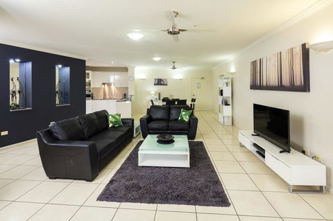 Jack And Newell Holiday Apartments - Accommodation QLD 26