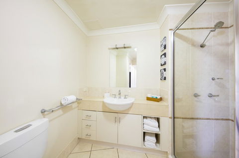 Jack And Newell Holiday Apartments - Accommodation QLD 40