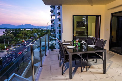 Jack And Newell Holiday Apartments - Accommodation QLD 33