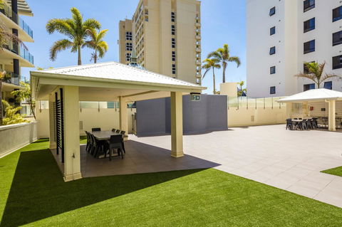 Jack And Newell Holiday Apartments - Accommodation QLD 5