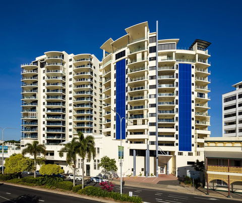 Jack And Newell Holiday Apartments - Accommodation QLD 13
