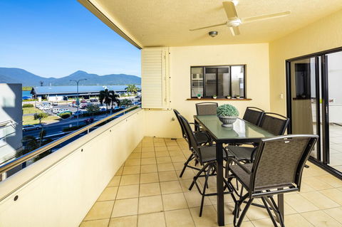 Jack And Newell Holiday Apartments - Accommodation QLD 20