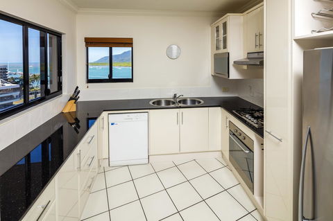 Jack And Newell Holiday Apartments - Accommodation QLD 34