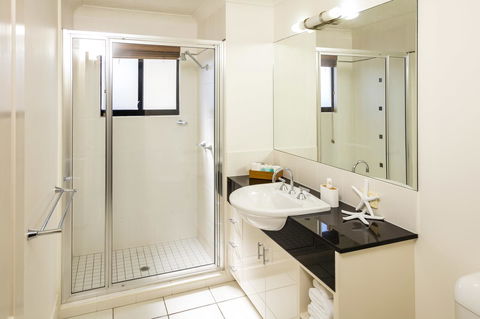 Jack And Newell Holiday Apartments - Accommodation QLD 24