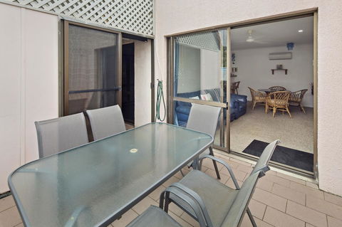 Location! 2BR Town View Unit In Centre Of Airlie. - Accommodation QLD 17