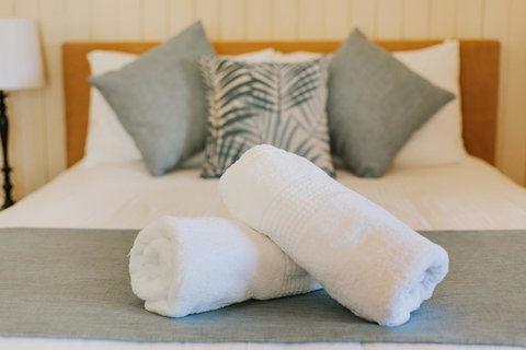 Apple Blossom Cottages - Accommodation QLD 12