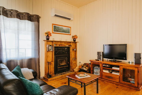 Apple Blossom Cottages - Accommodation QLD 6