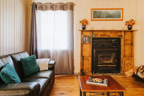 Apple Blossom Cottages - Accommodation QLD 4