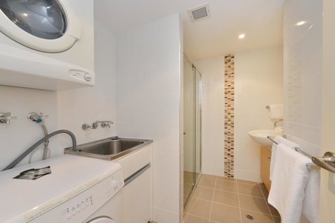 Tropical Reef Apartments - Accommodation QLD 10