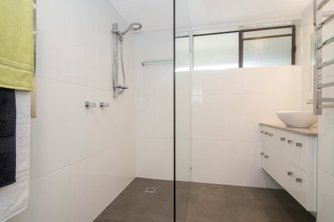 Tropical Reef Apartments - Accommodation QLD 9