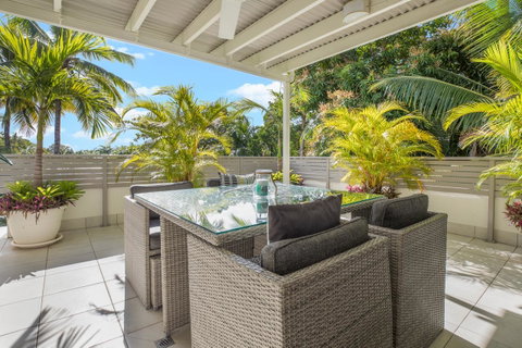 Tropical Reef Apartments - Accommodation QLD 3