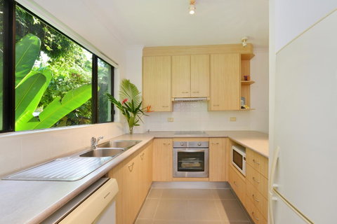 Tropical Reef Apartments - Accommodation QLD 30