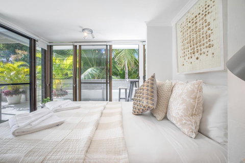 Tropical Reef Apartments - Accommodation QLD 4