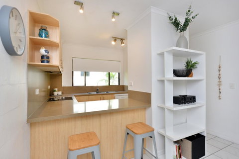 Tropical Reef Apartments - Accommodation QLD 26