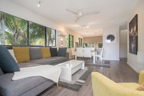 Tropical Reef Apartments - Accommodation QLD 0