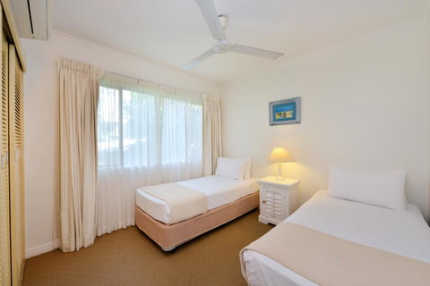Tropical Reef Apartments - Accommodation QLD 13
