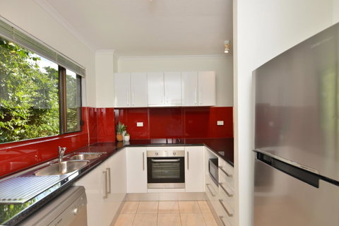 Tropical Reef Apartments - Accommodation QLD 11