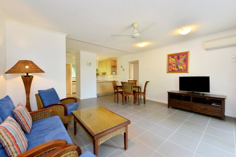 Tropical Reef Apartments - Accommodation QLD 29